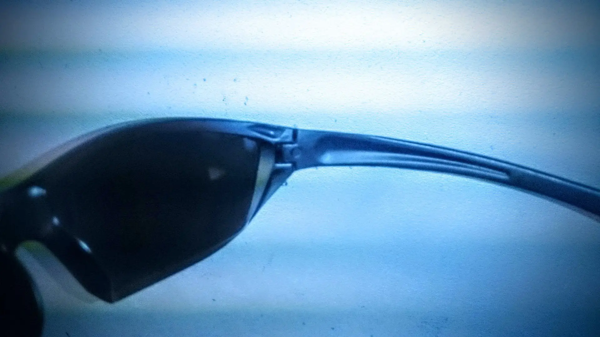 Quería estos anteojos. Cuanto valen? No dejá, me los hago yo