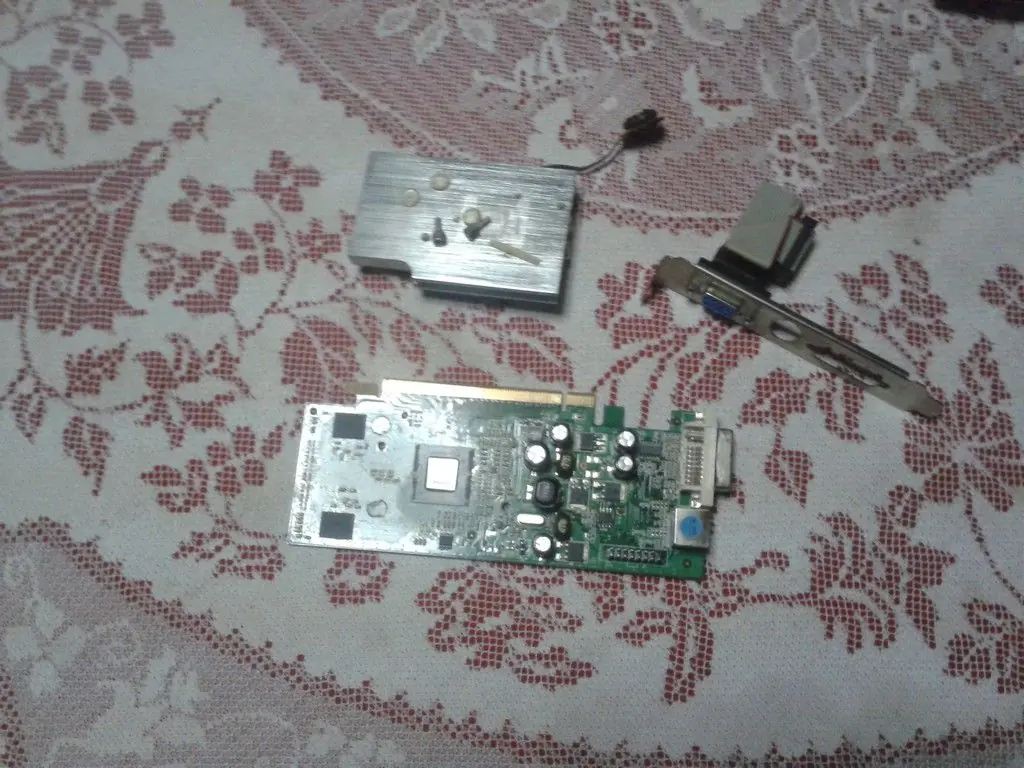 Meti la placa de video en el horno y se arreglo... Meti la placa de video en el horno y se arreglo...
