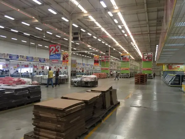 Vzla: Reportaron anaqueles vacíos en Makro de Puerto Ordaz