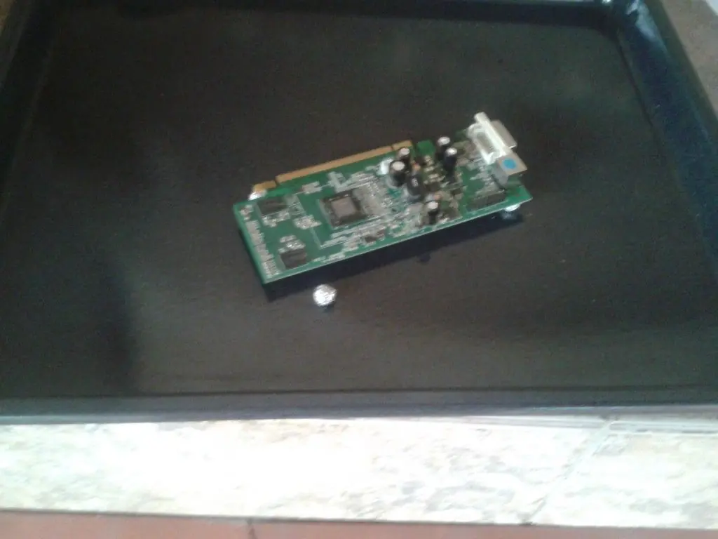 Meti la placa de video en el horno y se arreglo... Meti la placa de video en el horno y se arreglo...