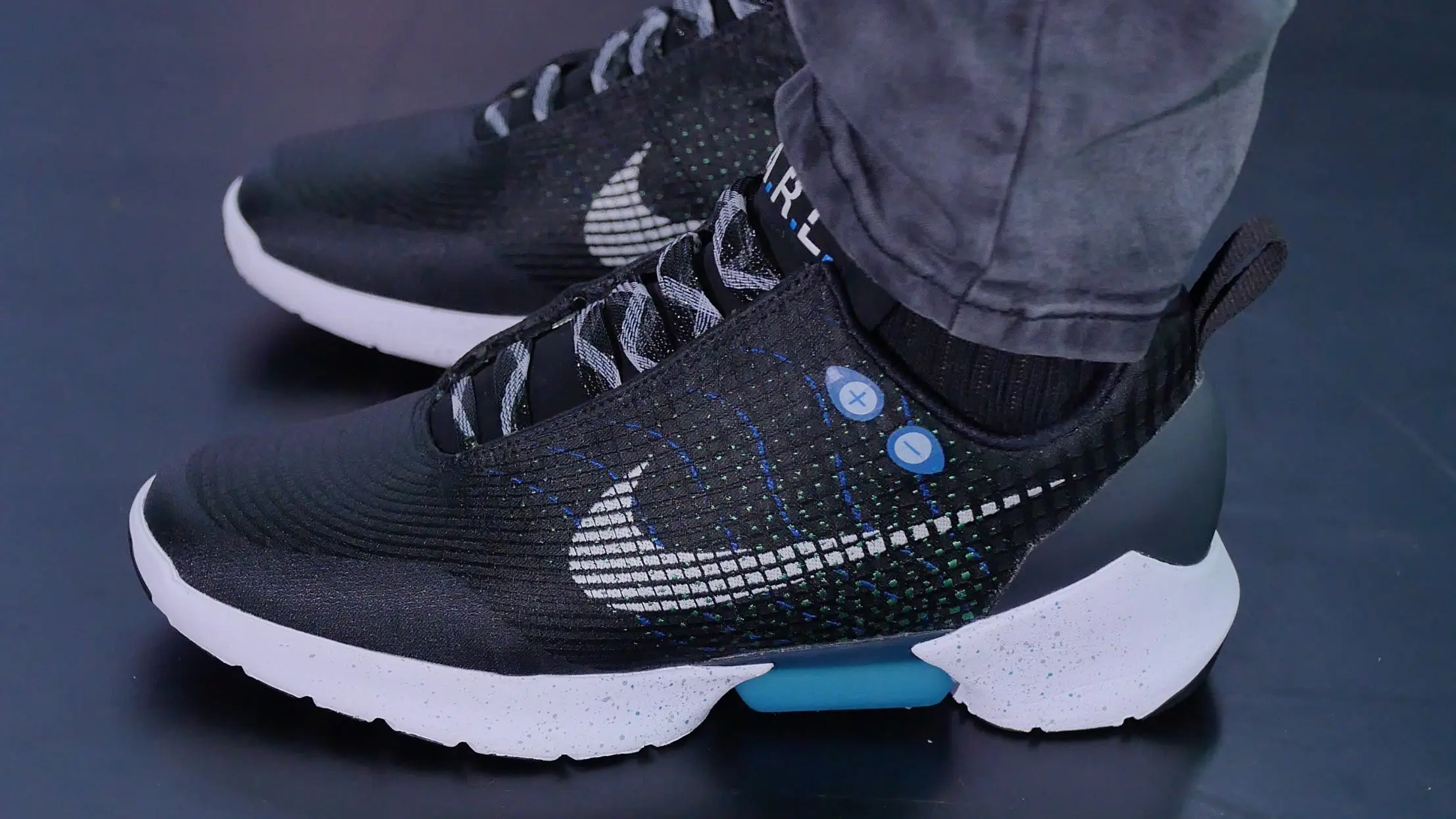 Nike HyperAdapt 1.0, los Tenis que se Atan Solos (Video)