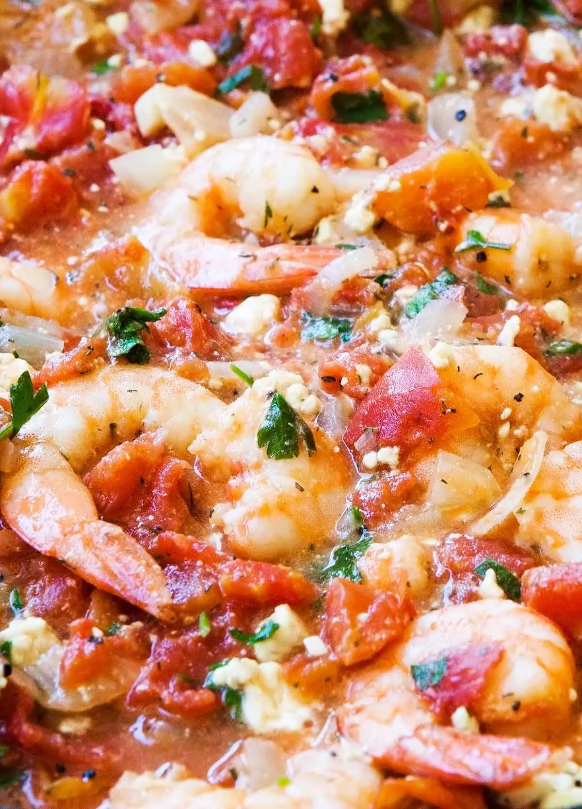 Camarones al horno con salsa de tomate y feta de queso
