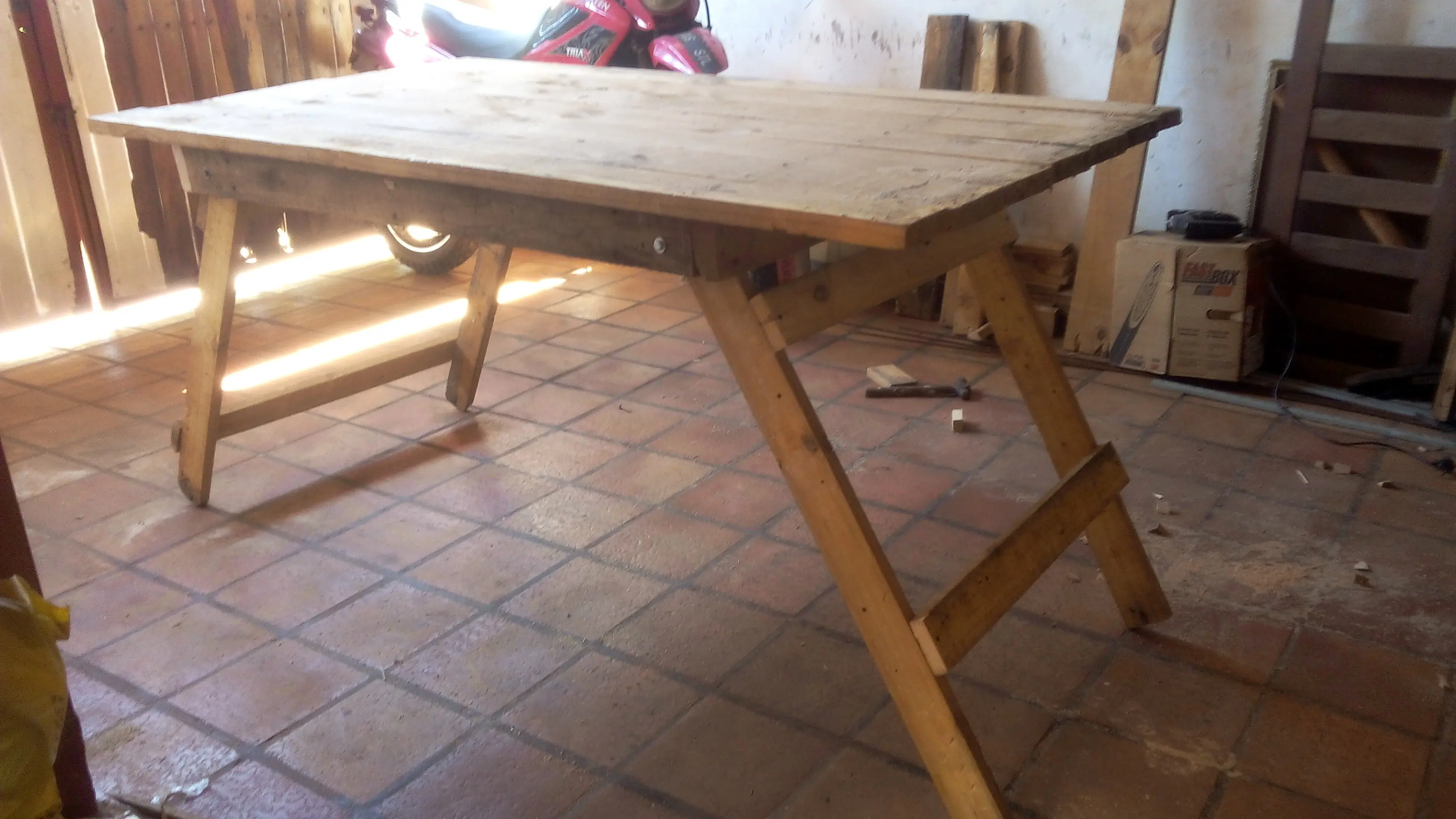 Hice mesa plegable y soporte para LED y te muestro