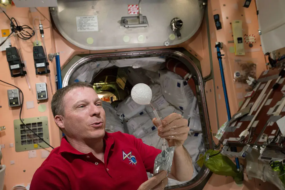 La NASA y más experimentos gravedad cero. Pasá papu