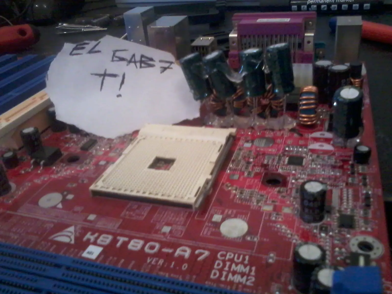 Reemplazar capacitores placa madre
