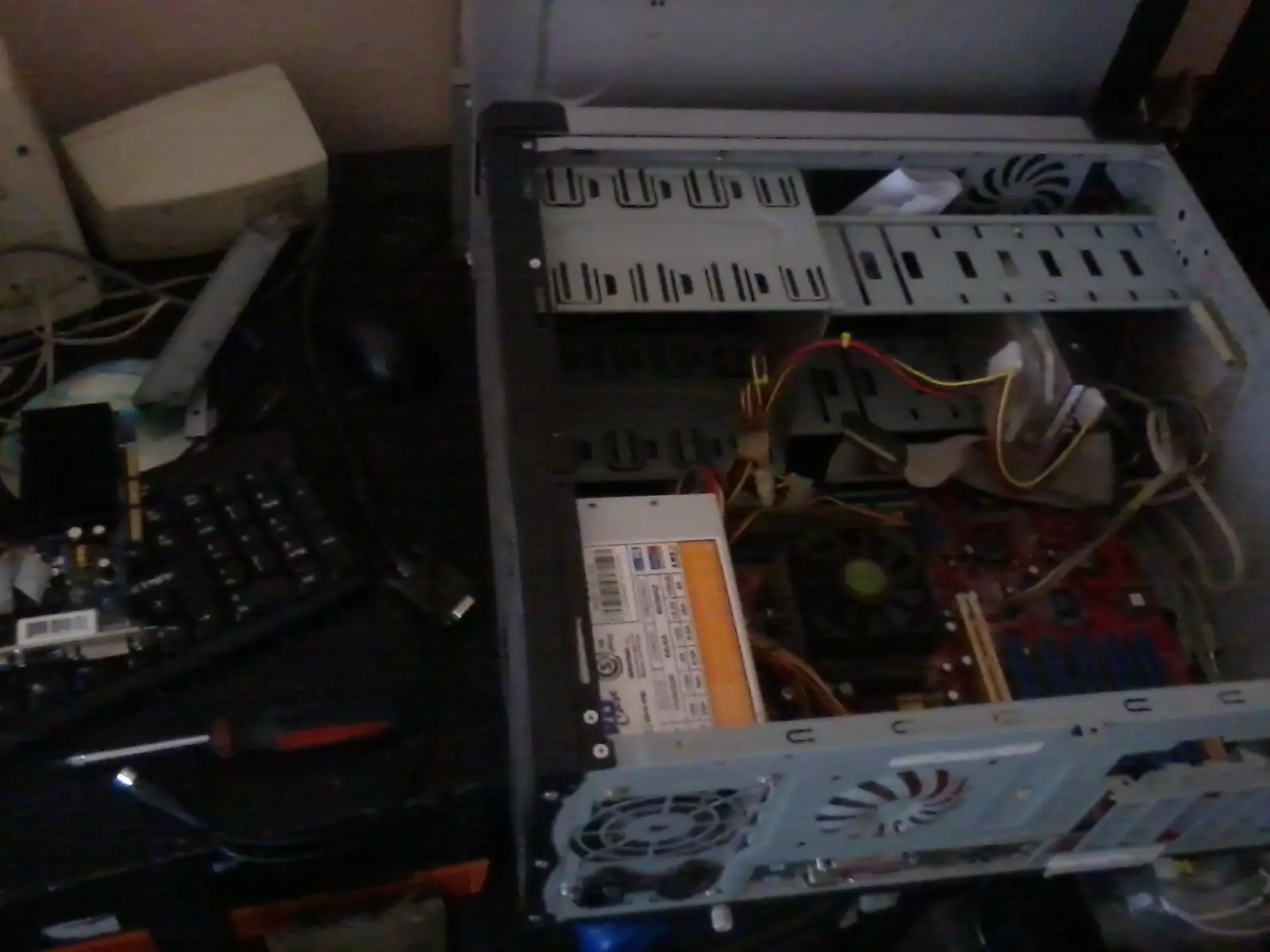Reemplazar capacitores placa madre