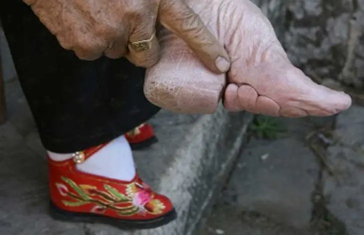 La tradición china de los “Pies de Loto”