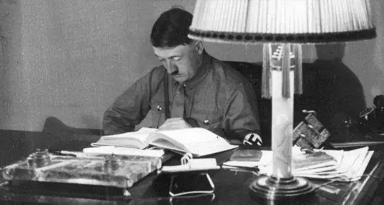 porque se hbala de hitler hoy en dia