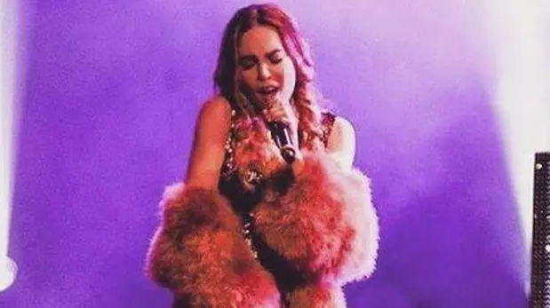 Belinda sorprendió con escultural figura en Facebook