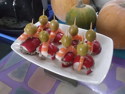 Banderilla de rabano con foie gras y gambas