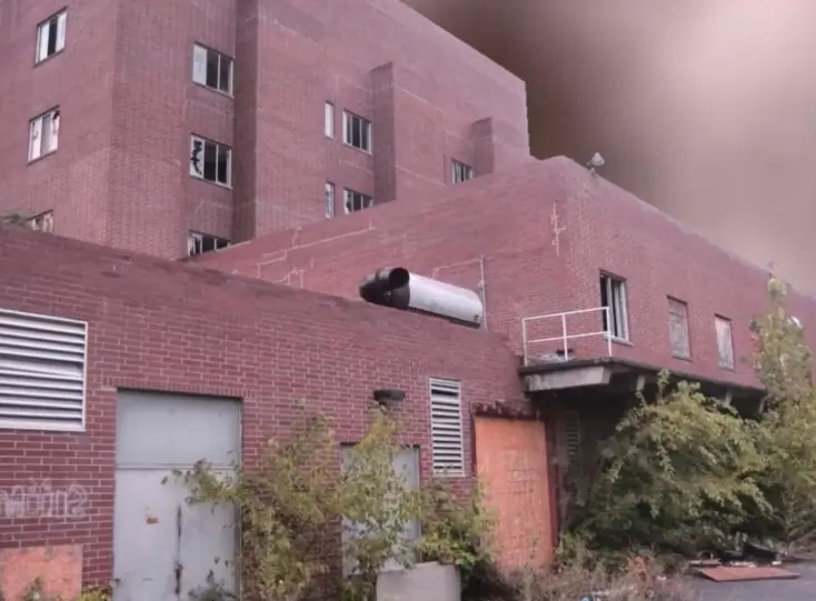 Entro a hospital abandonado,escuchó llantos,final inesperado