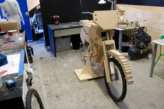 Como Transformar una Bicicleta en Moto....Interesante