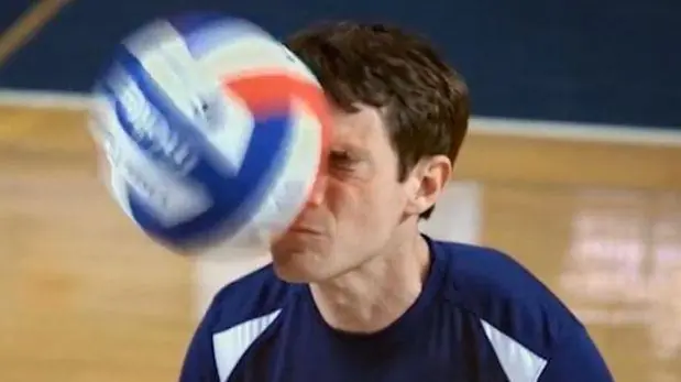 Taringuero para pelotas con la cara, todo un winner