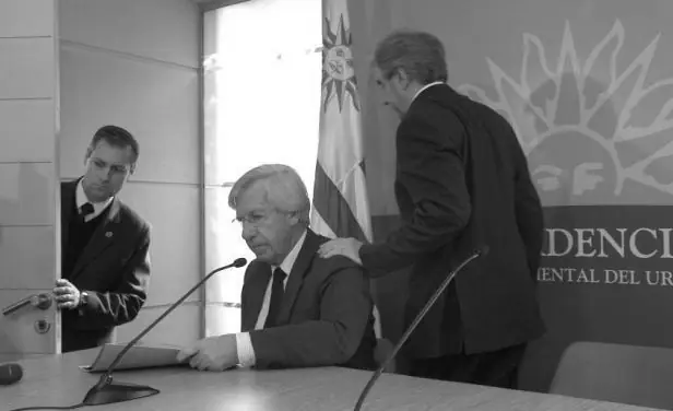 Oposición reclama bajar el gasto "superfluo" del Estado