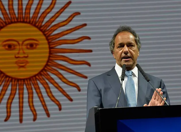 La década "desendeudada", Scioli buscara swap con Brasil