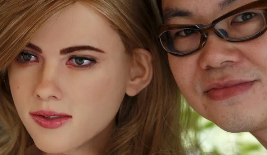 Chino construyo un robot identico a Scarlett Johansson