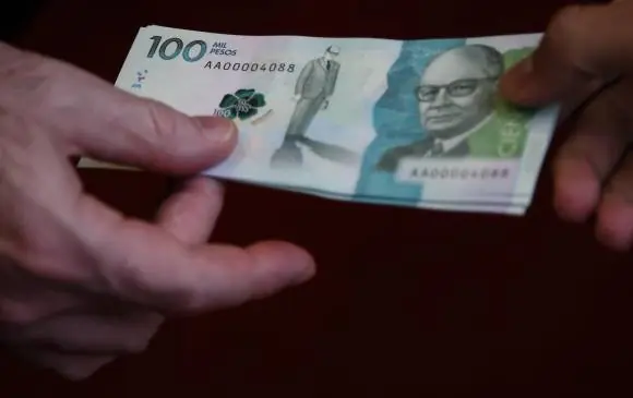 Billete de 100000 ADEFECIO por donde se le mire