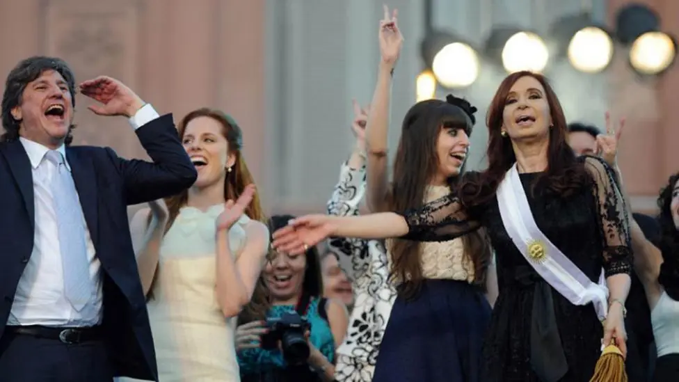 La división del PJ, mérito de Macri y de los K