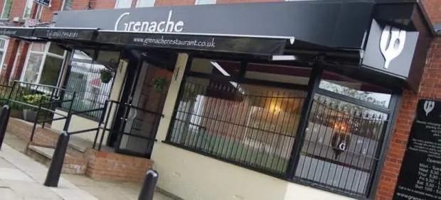 Clientes de restaurant rechazan a camarero por tener autismo