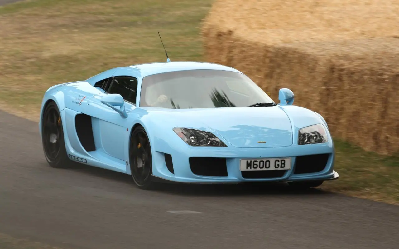 Noble M600, super deportivo análogo