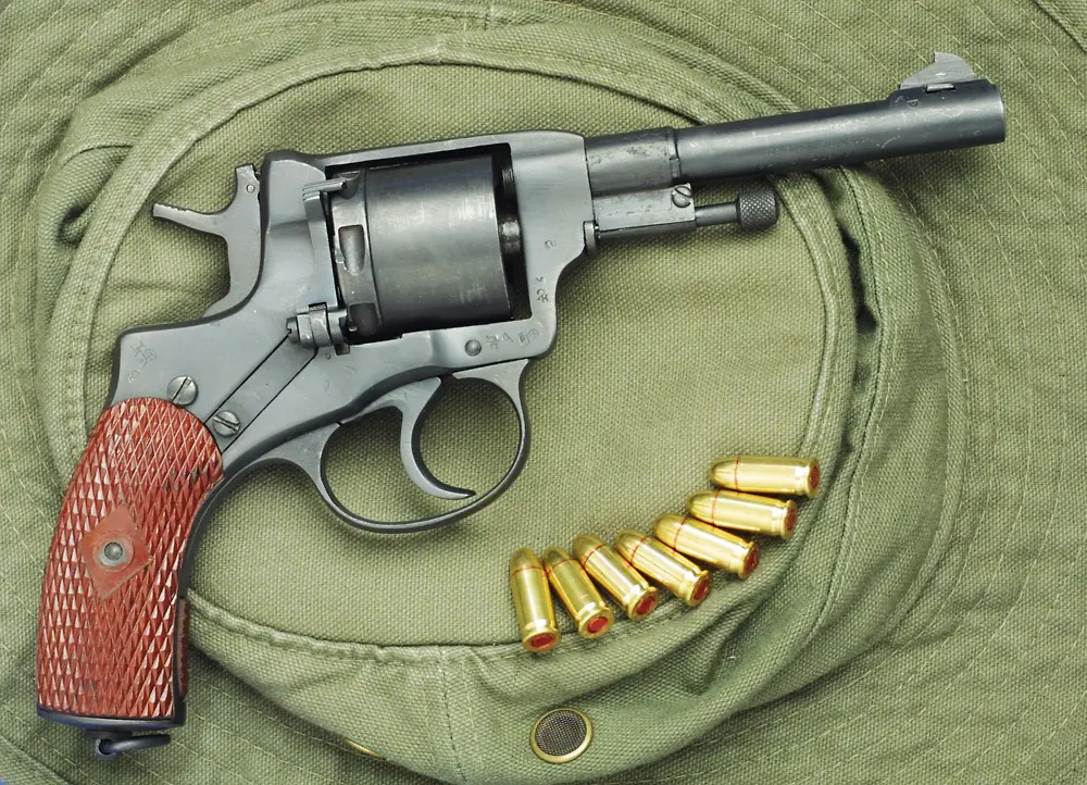 Y si se enfrentaran un Waffen SS y una UER?