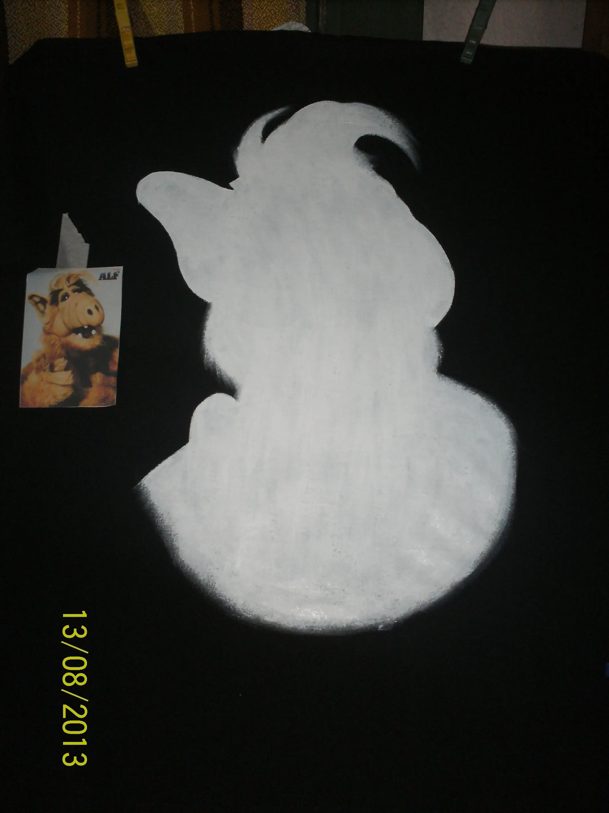 Remera pintada a mano de Alf