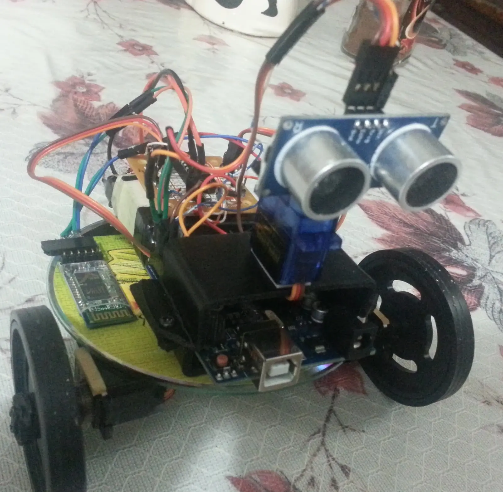 Robot evasor de obstáculos con Servo (Tutorial Arduino)