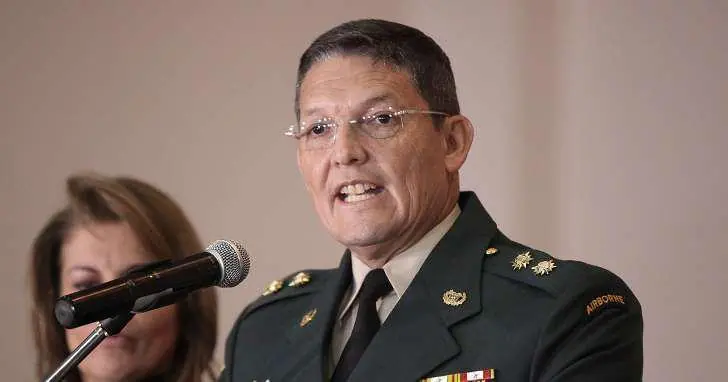 (COL) Famosos Uribistas y Santistas agarrados "in fraganti"