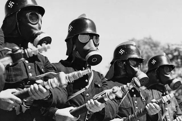 10 extravagantes teorías conspirativas sobre los nazis