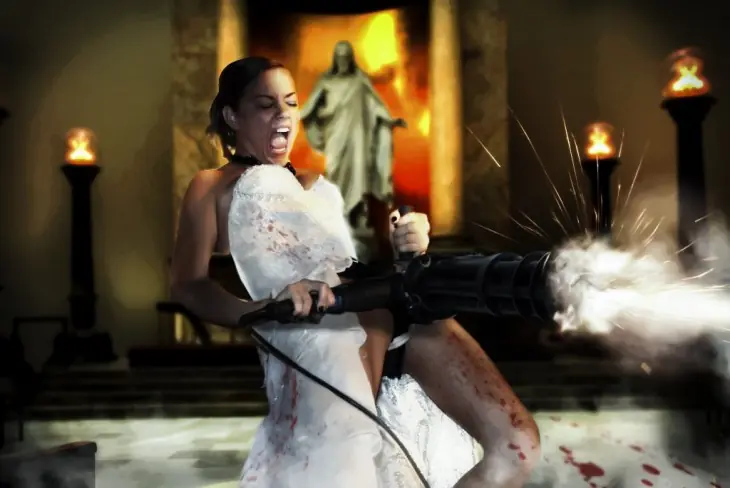 Batalla de Photoshop:Novia rompió su cinturón de castidad