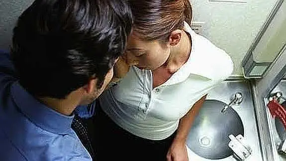 Azafatas admiten practicar sexo durante los vuelos