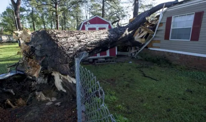 Fuertes tormentas dejan heridos y daños materiales en EEUU