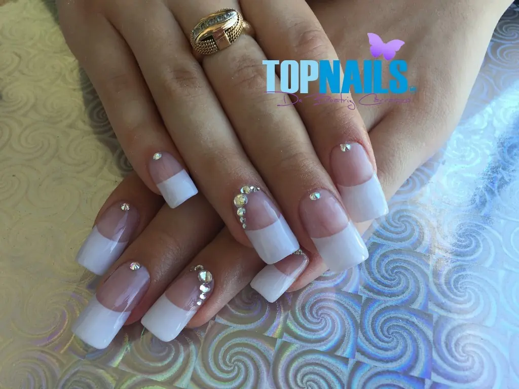 nails