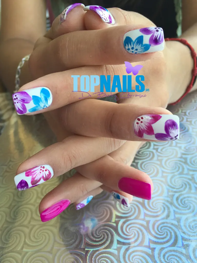 nails