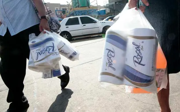 Vzla: Pelea por papel sanitario termina con cuatro heridos