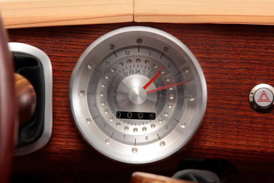 Auto eléctrico de Nissan construido en madera