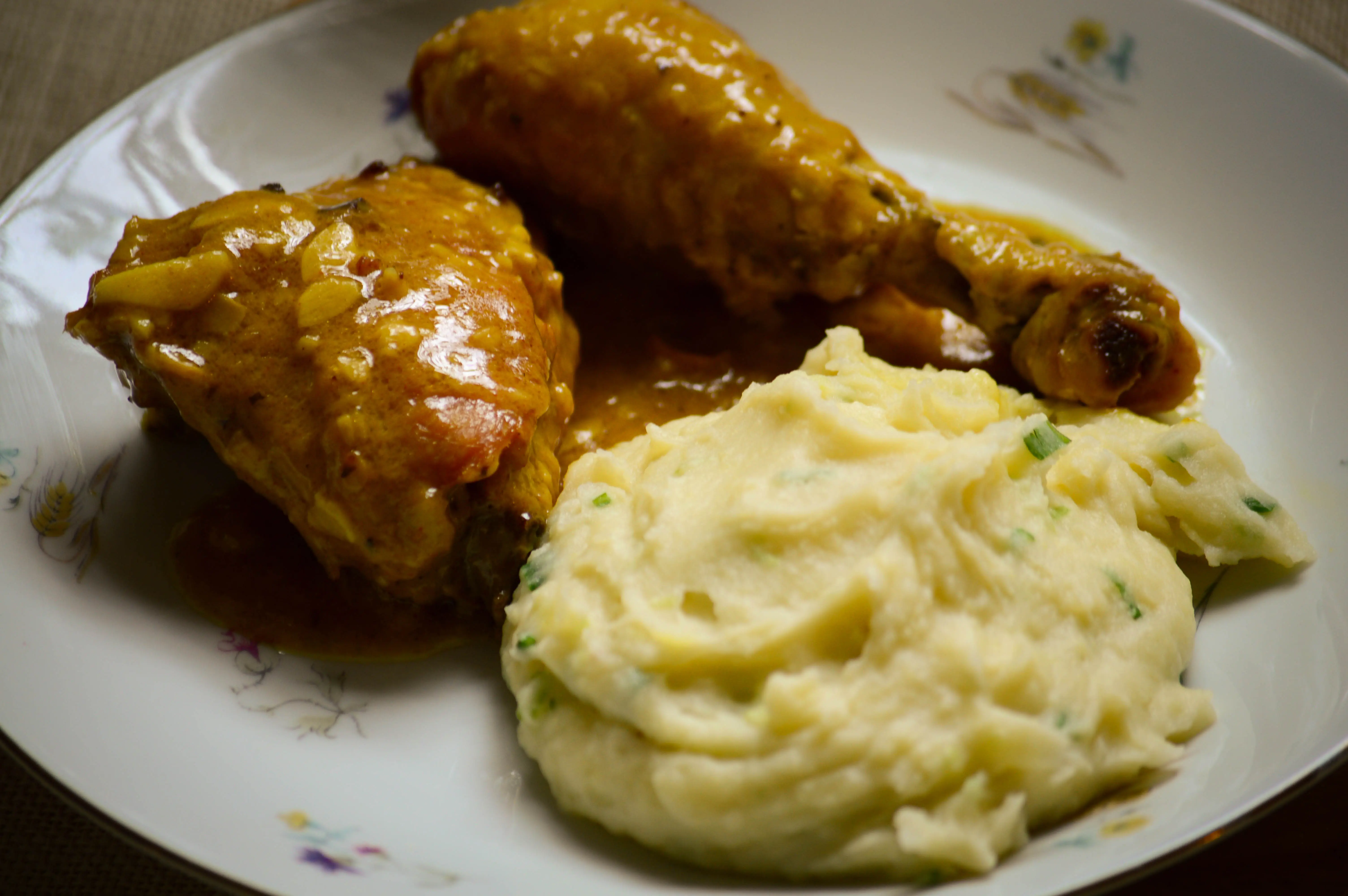 Pollo al ajillo con champ