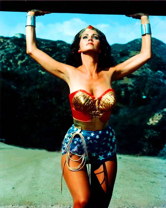 Wonder Woman hot 9 mejores versiones T! at nite