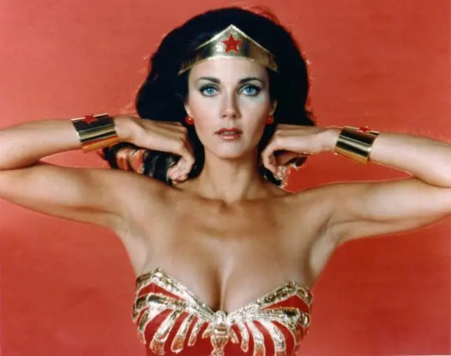 Wonder Woman hot 9 mejores versiones T! at nite Wonder Woman hot 9 mejores versiones T! at nite