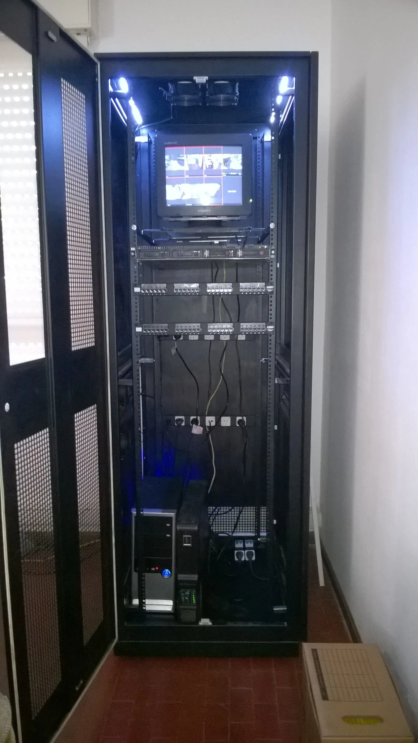 En la empresa necesitaban un rack y mira lo que hice En la empresa necesitaban un rack y mira lo que hice