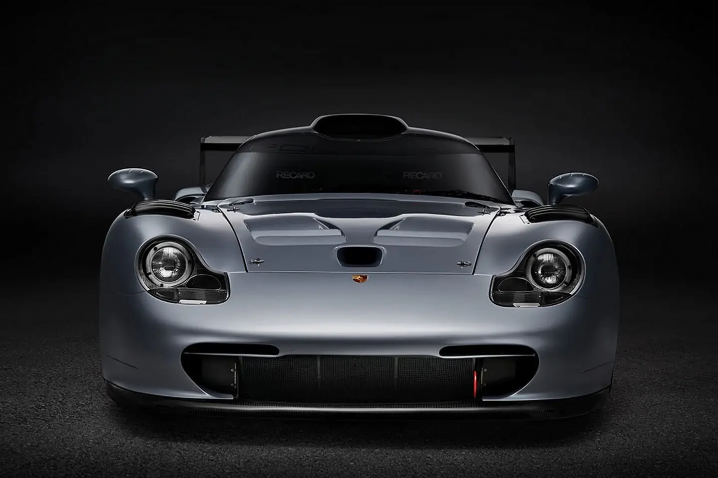 Este Porsche 911 GT1 Evolution se subasta y puede ser tuyo