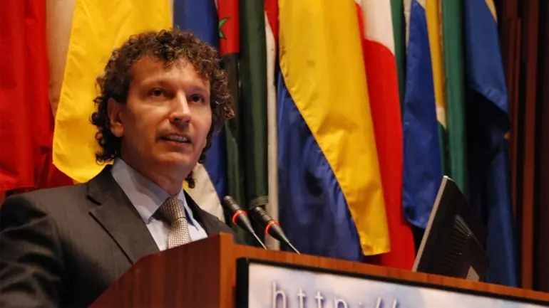 Corrupción mundial Militon_t_s apoyan el afano