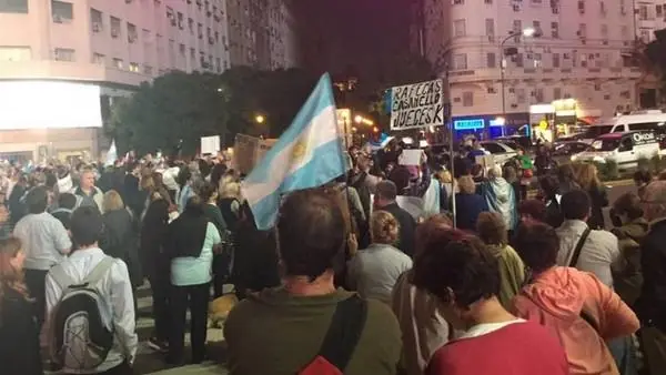 Marchan contra CFK en el Obelisco