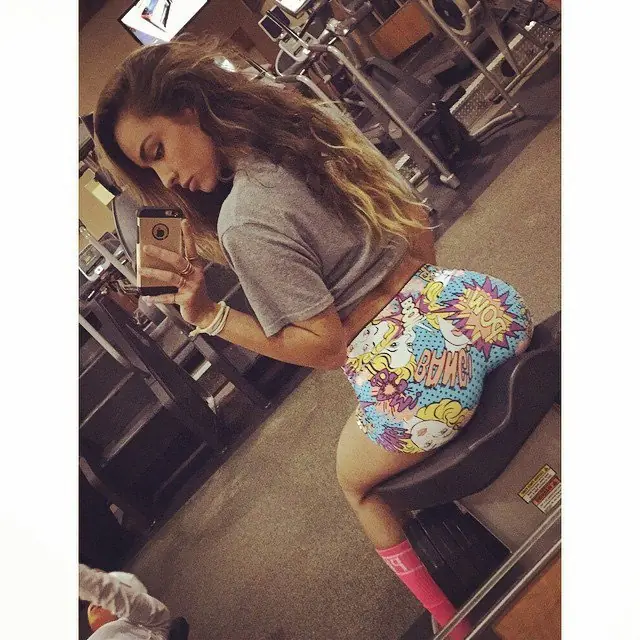 Tiene sommer ray la mejor cola de todo el multiverso! Tiene sommer ray la mejor cola de todo el multiverso!