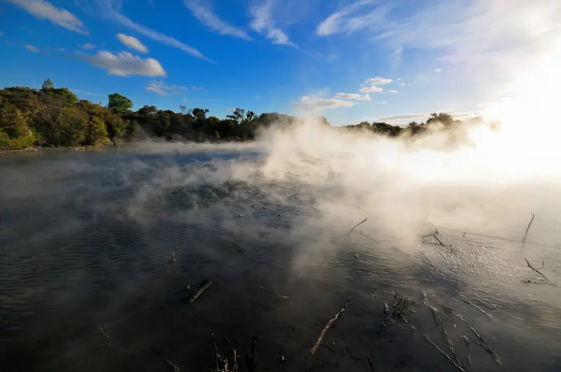 encuentran río en punto de ebullición constante.sorprendente