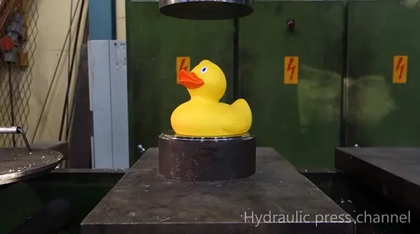 Sobrevivirá este patito a la presión hidráulica?