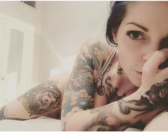 Suicide Girls en Instagram: Riae