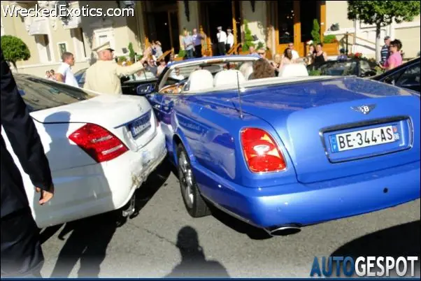 autos chocados de lujo
