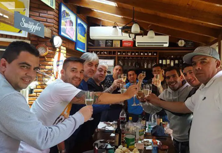 Tevez, volvete. Jugás mal, rompés huesos y pagás barras.