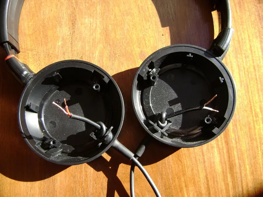 Cambio de cable de auriculares Sony MDR-ZX100 (tutorial)